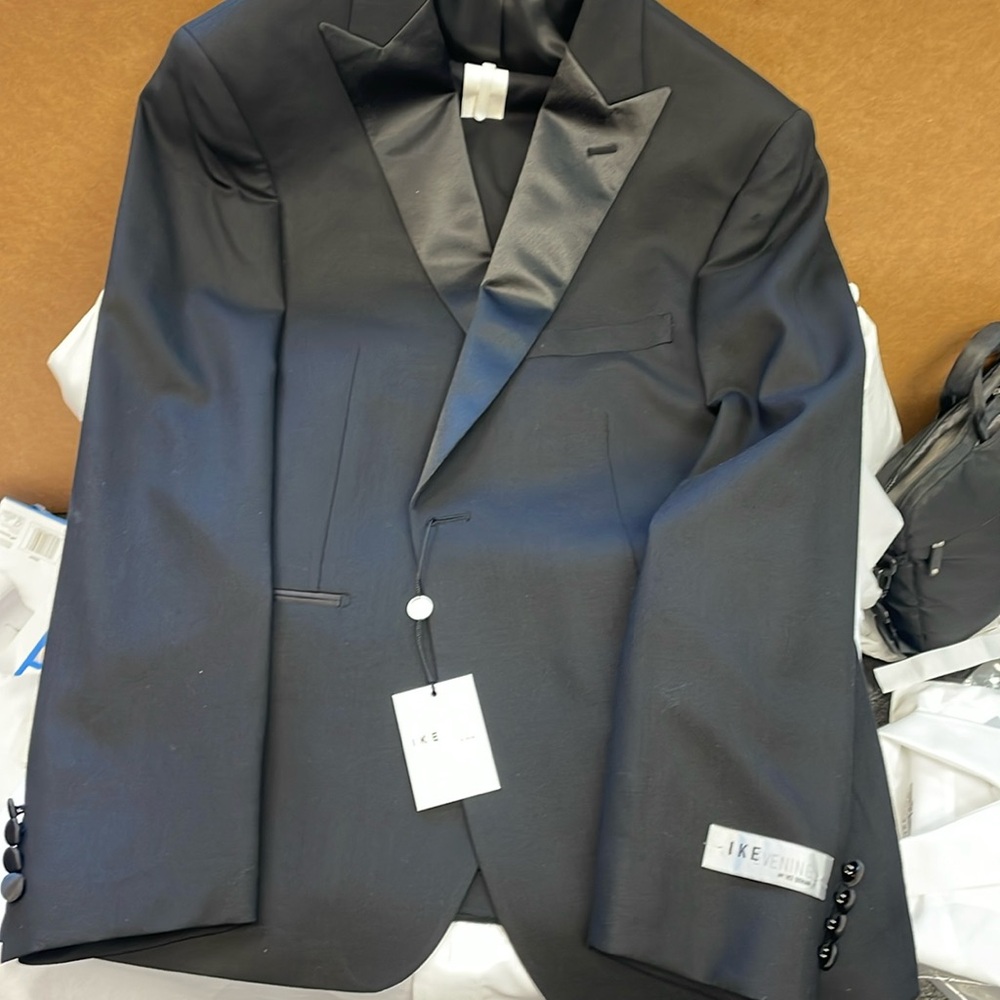 Ike Behar 1-Button Peak Lapel Wool Slim Fit Tuxedo Size 40S Jacket and 34 Waist